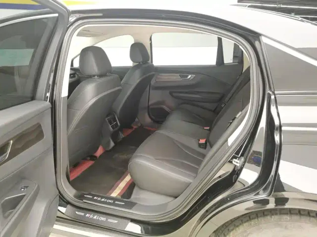 Hongqi Hongqi E-QM5 2024 Model 450km Travel Edition — Фото автомобиля 11