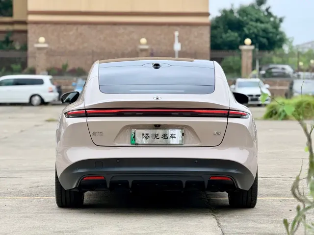 Nio ET5 — Фото автомобиля 6