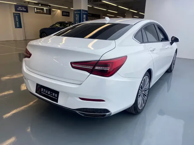 Hongqi H5 — Фото автомобиля 17