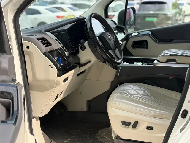 Toyota HIACE — Фото автомобиля 12
