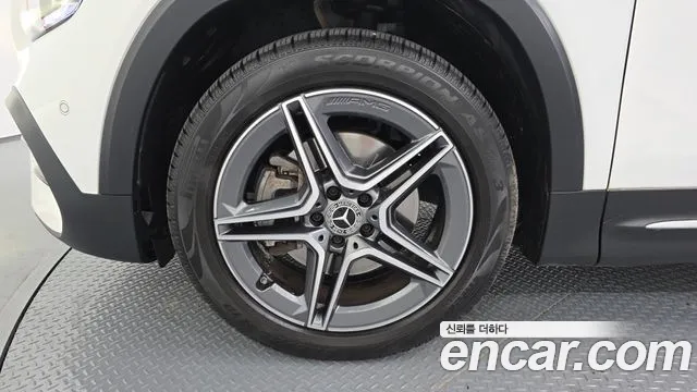 Mercedes-Benz GLB-Class — Фото автомобиля 4