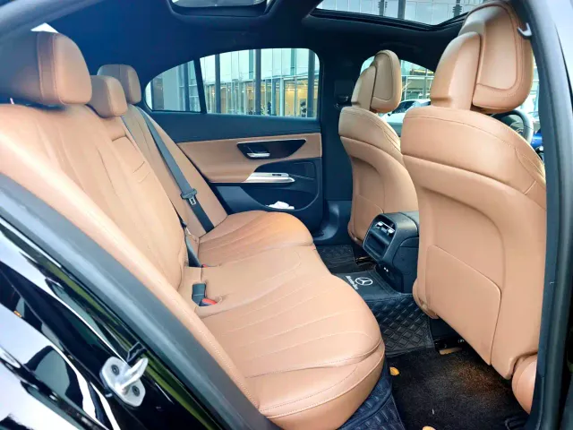 Mercedes-Benz E-Class — Фото автомобиля 14