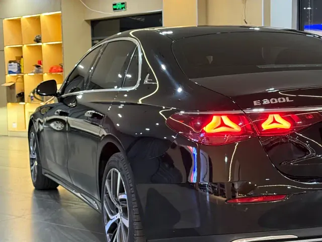 Mercedes-Benz E-Class — Фото автомобиля 9