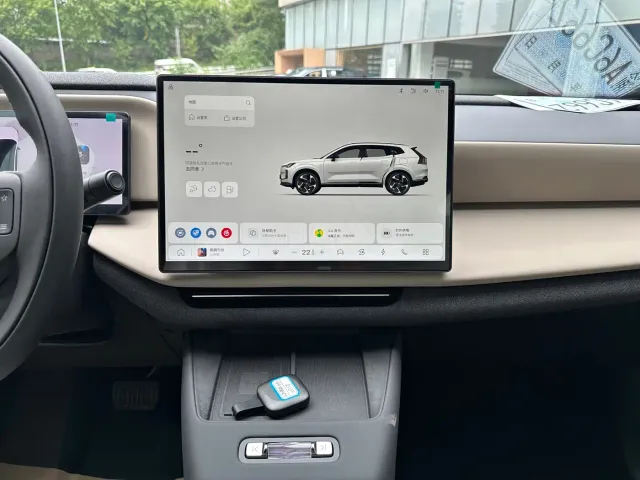 Volvo XC70 Plug-in Hybrid — Фото автомобиля 13