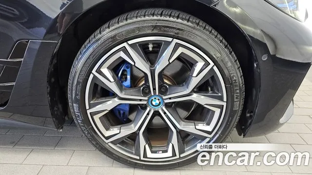 BMW i4 — Фото автомобиля 21