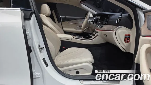 Mercedes-Benz CLS-Class — Фото автомобиля 24