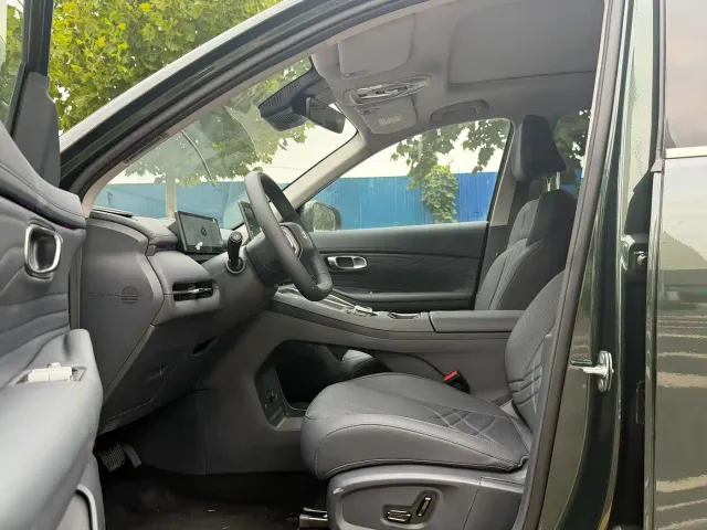 Geely Galaxy Starship 7 EM-i — Фото автомобиля 4