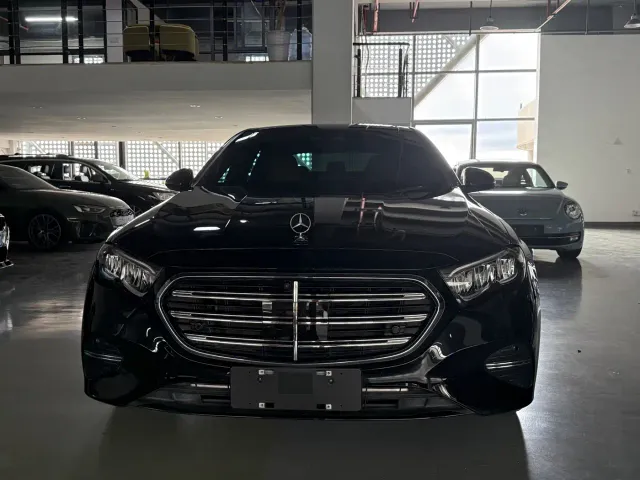 Mercedes-Benz E-Class — Фото автомобиля 2