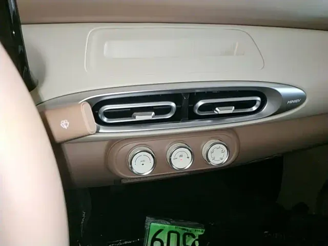 Wuling Hongguang Mini EV — Фото автомобиля 12