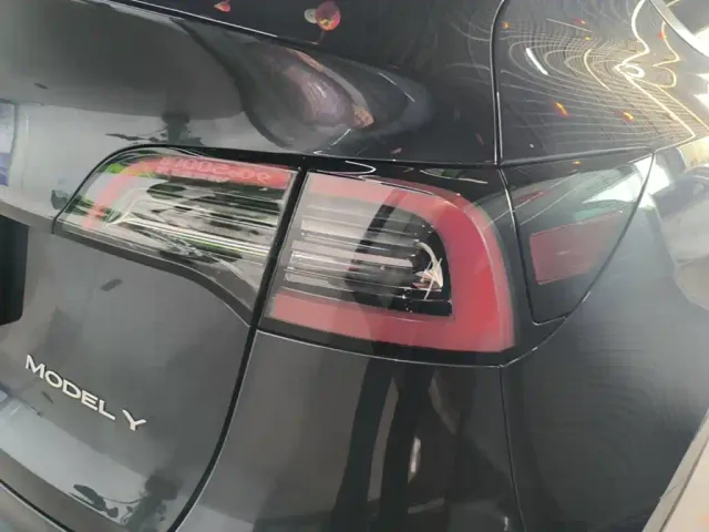 Tesla Model Y — Фото автомобиля 7
