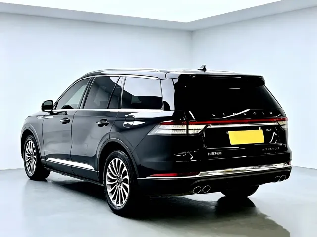 Lincoln Aviator — Фото автомобиля 4