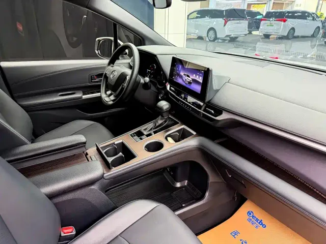 Toyota Granvia — Фото автомобиля 13