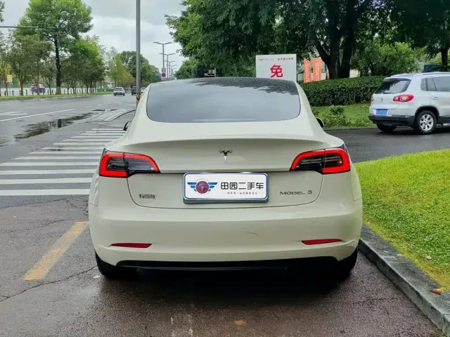 Tesla Model 3 — Фото автомобиля 5