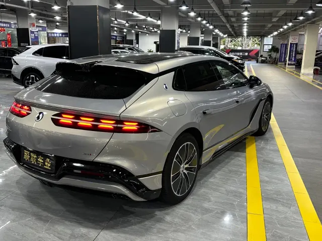 Denza Z9GT — Фото автомобиля 11