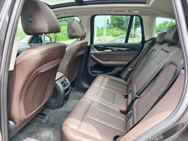 BMW iX3 — Фото автомобиля 6
