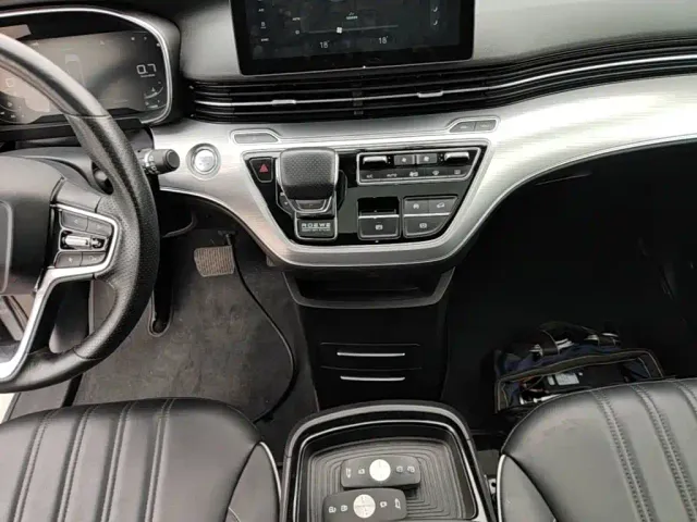 Roewe iMAX8 — Фото автомобиля 13