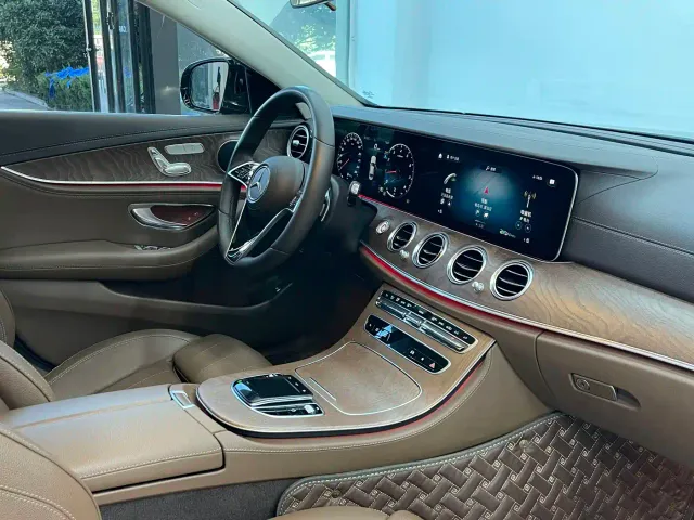 Mercedes-Benz E-Class — Фото автомобиля 18