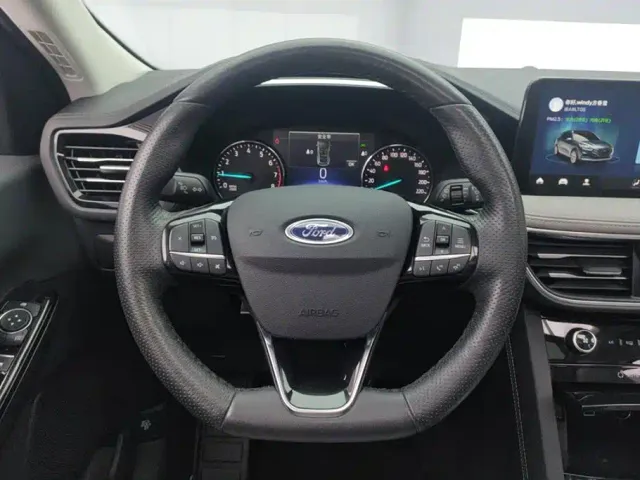 Ford Escape — Фото автомобиля 15