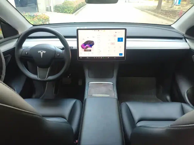 Tesla Model Y — Фото автомобиля 9