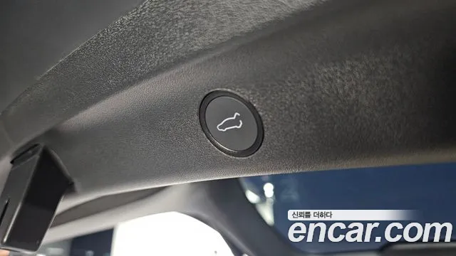 Tesla Model Y — Фото автомобиля 24