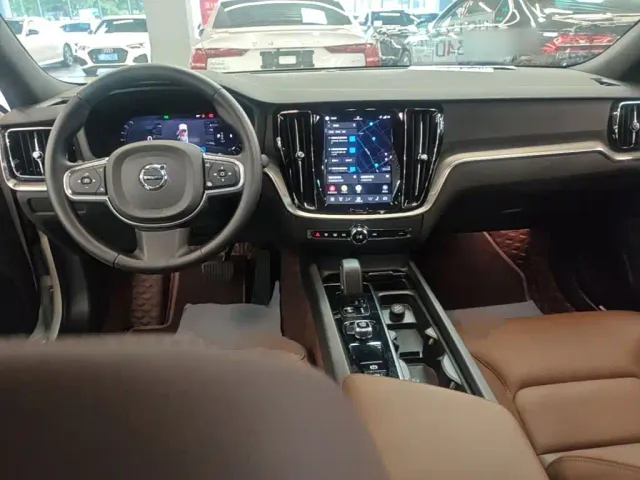 Volvo S60 — Фото автомобиля 9