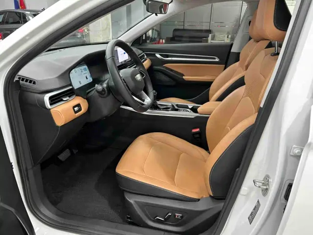 Geely Emgrand — Фото автомобиля 17