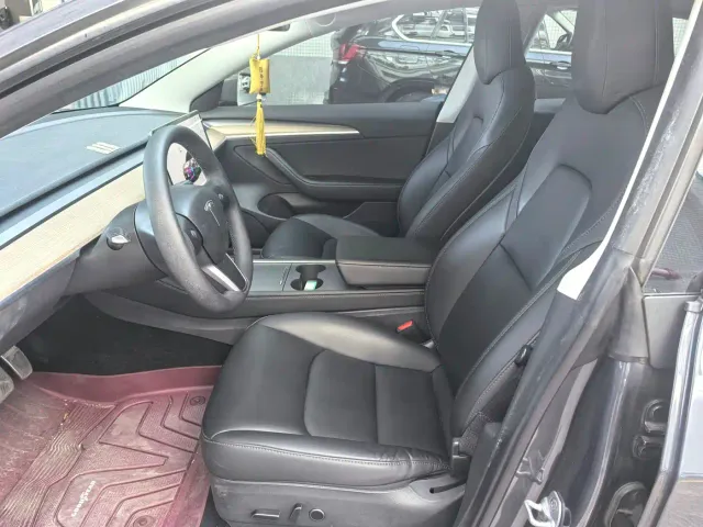 Tesla Model 3 — Фото автомобиля 9