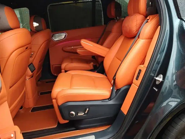 Lynk & Co 900 — Фото автомобиля 16