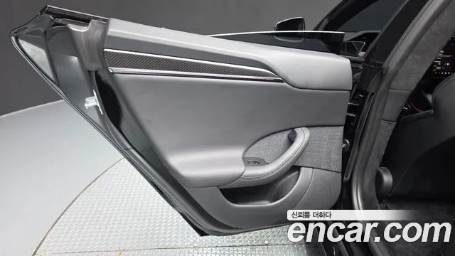 Tesla Model S — Фото автомобиля 14