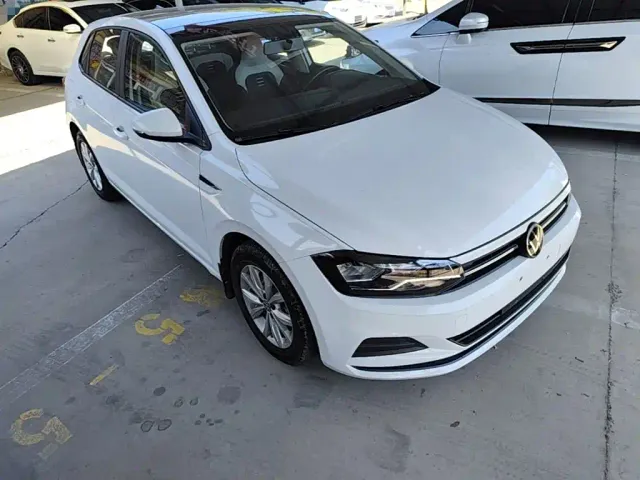 Volkswagen Polo — Фото автомобиля 3