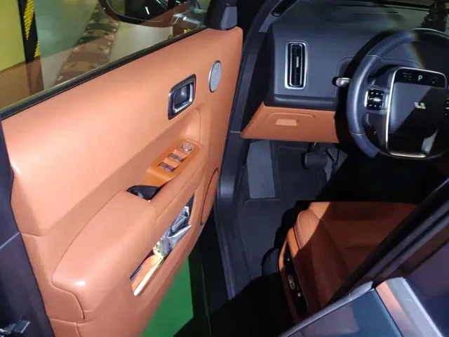 Li Auto L9 — Фото автомобиля 7