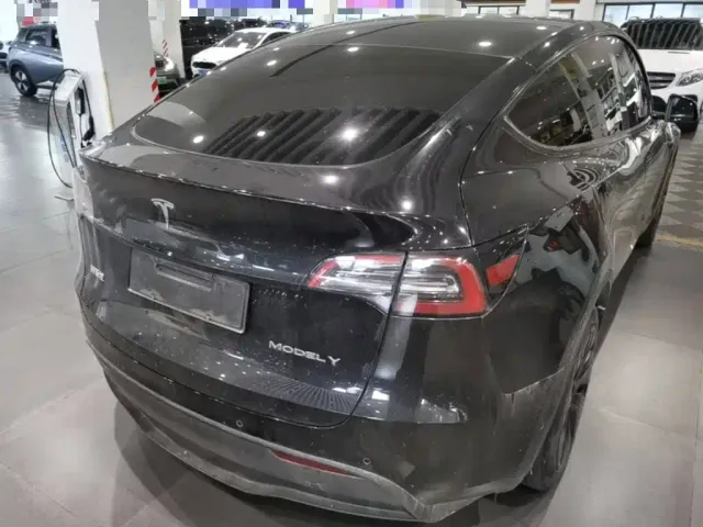 Tesla Model Y — Фото автомобиля 6