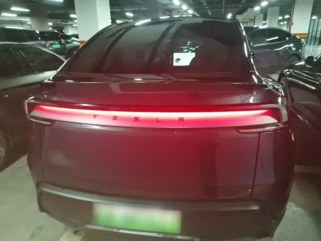 Tesla Model Y — Фото автомобиля 5