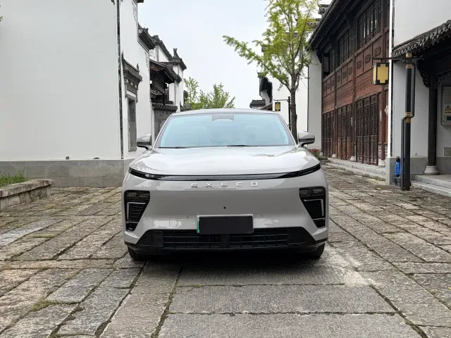 Exeed Exlantix ET 2024 Extended Range 240 Max AWD — Фото автомобиля 2
