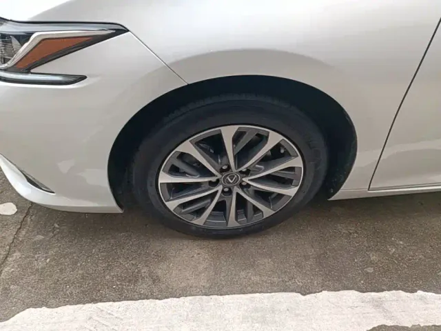 Lexus ES — Фото автомобиля 22