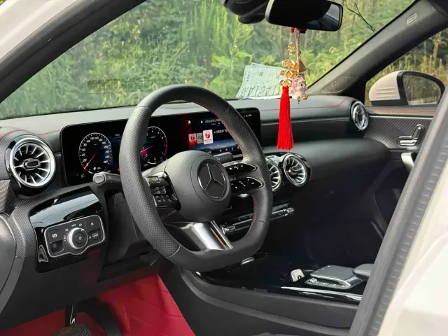Mercedes-Benz A-Class — Фото автомобиля 3