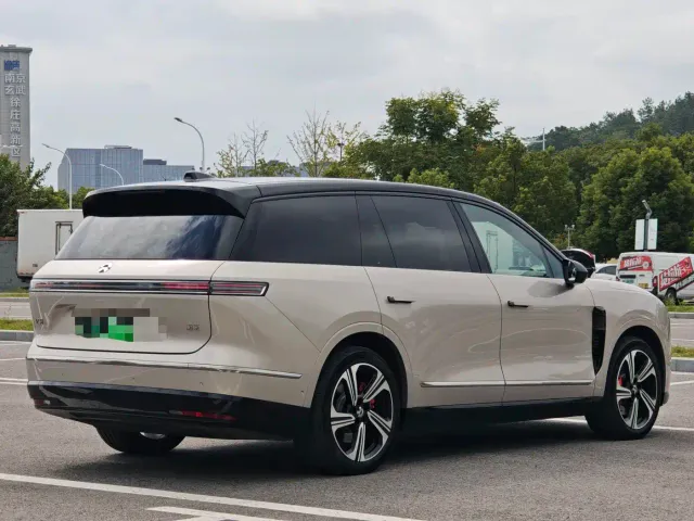 Nio ES8 — Фото автомобиля 3