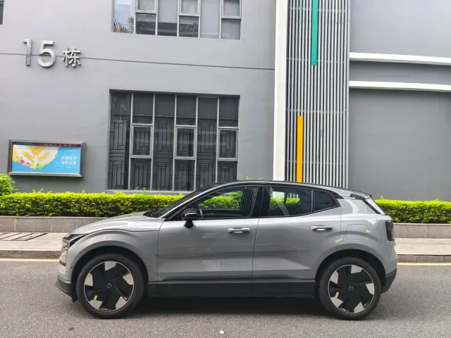 Volvo EX30 — Фото автомобиля 4