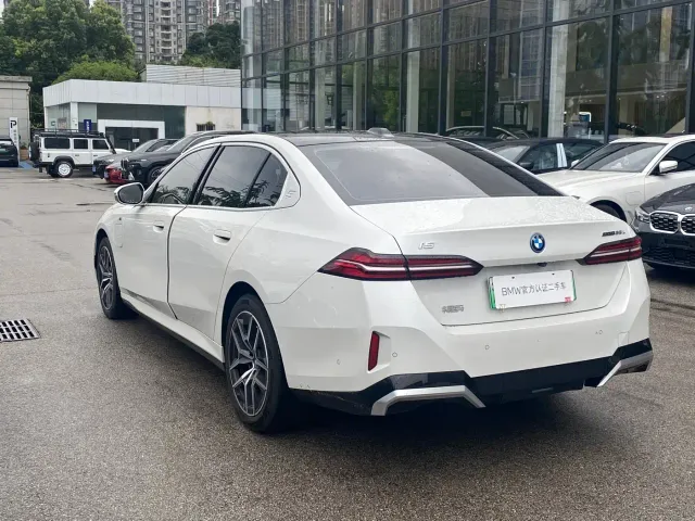 BMW i5 — Фото автомобиля 4