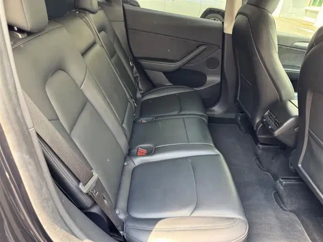 Tesla Model Y — Фото автомобиля 13