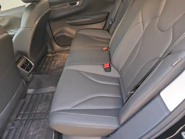 Hongqi E-QM5 — Фото автомобиля 16