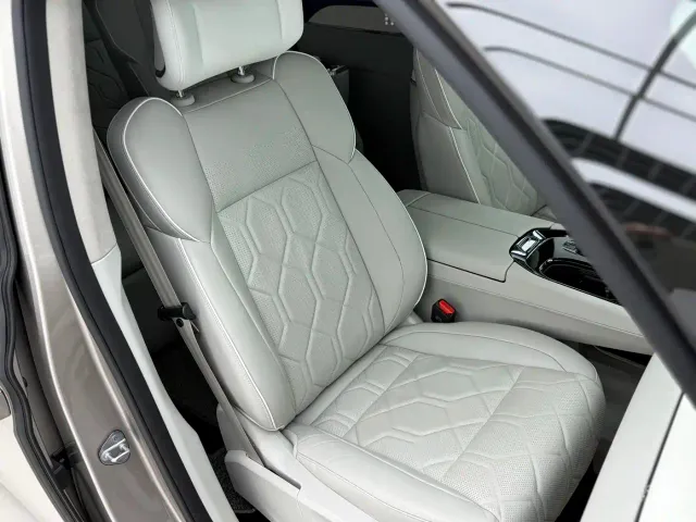 Volvo EM90 — Фото автомобиля 25
