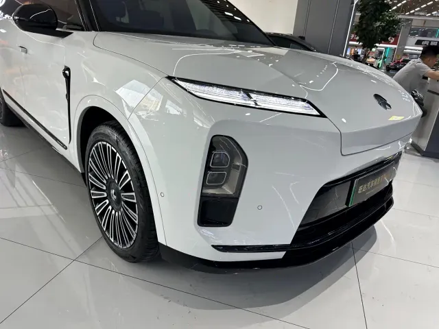 Nio ES8 — Фото автомобиля 4