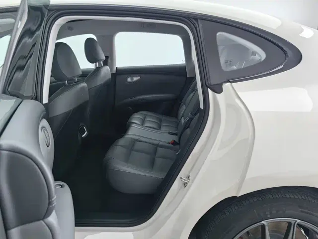 IM Motors LS6 — Фото автомобиля 15