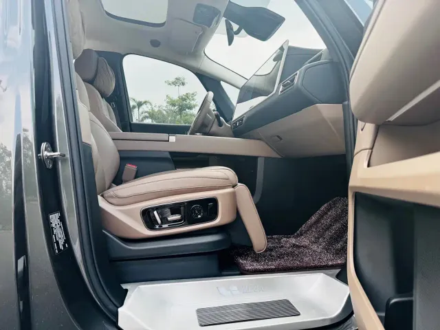 Li Auto MEGA — Фото автомобиля 18