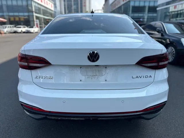 Volkswagen Lavida — Фото автомобиля 15