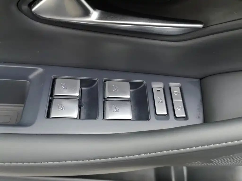 Deepal Deepal SL03 2022 1.5L 1200 Range Extender Version — Фото автомобиля 9