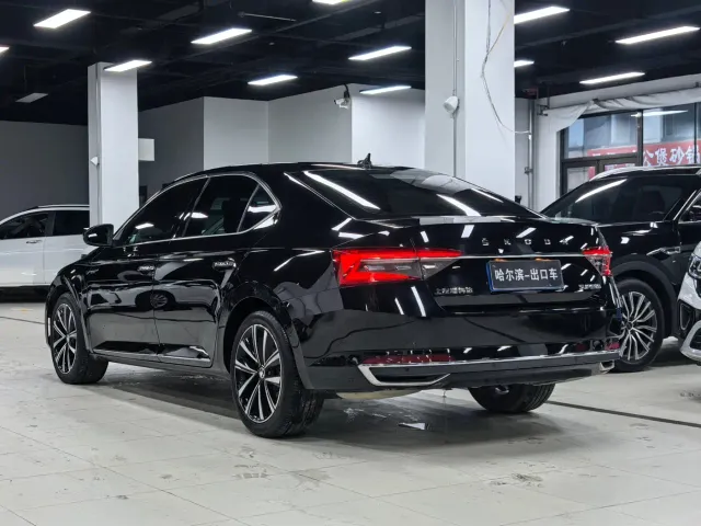 Skoda Superb — Фото автомобиля 23