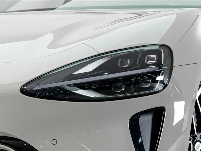 Xiaomi SU7 — Фото автомобиля 4