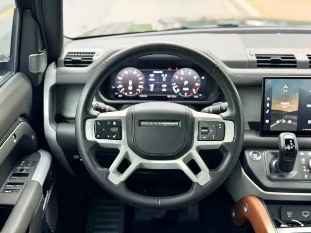 Land Rover Defender — Фото автомобиля 3